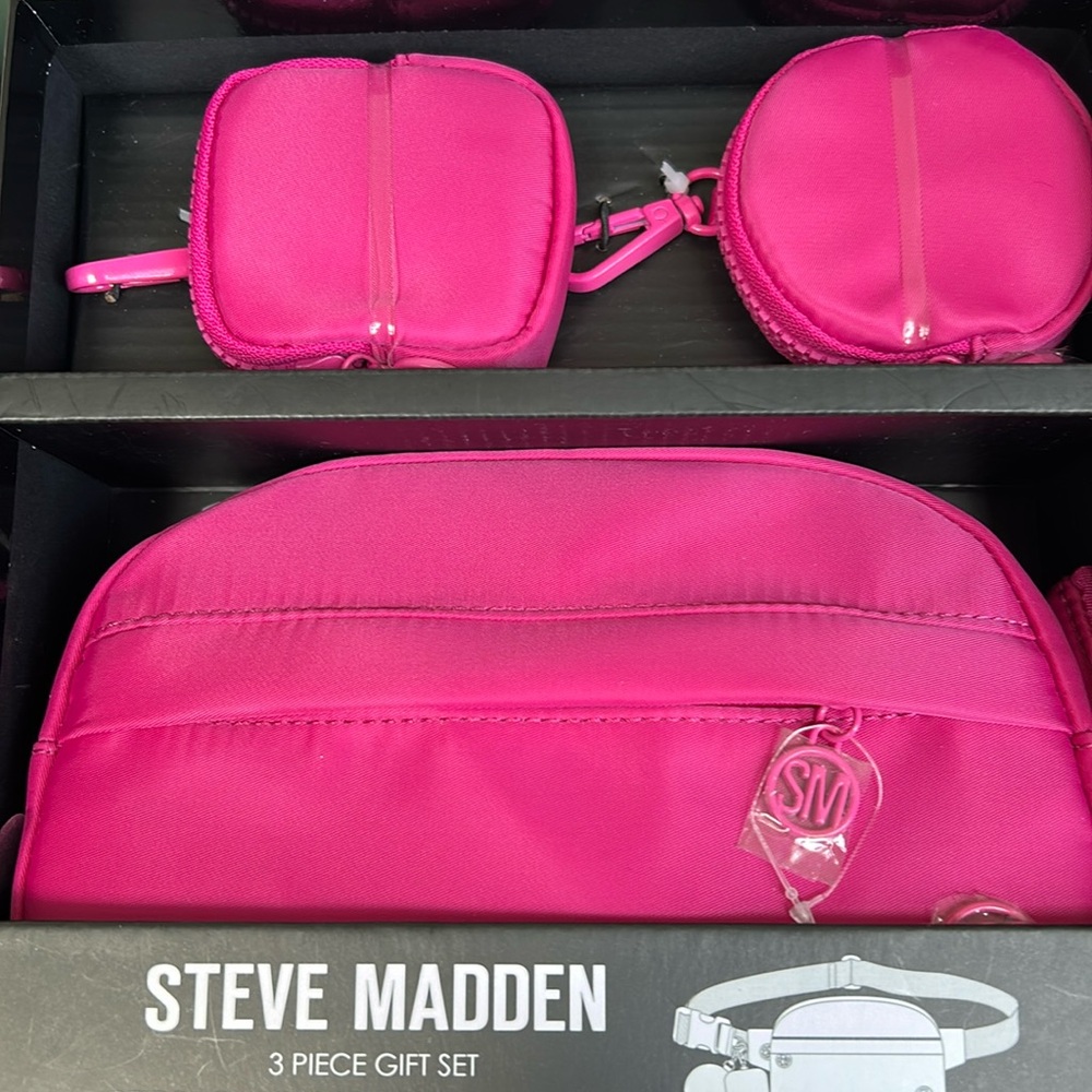 Steve Madden 3 Piece Belt Bag Set.